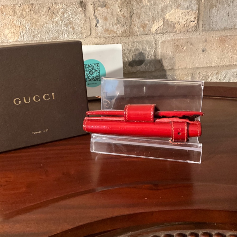 AUTHENTIC GUCCI RED PATENT LEATHER COMPACT WALLET - Picture 8 of 16